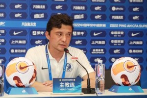 亿万28下载-谢晖给球队“降温”：不喜欢现在的氛围 需要泼冷水